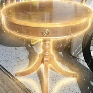 Small round wooden table. (TABLE) token icon